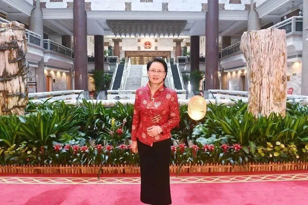 罗主委照片5.jpg