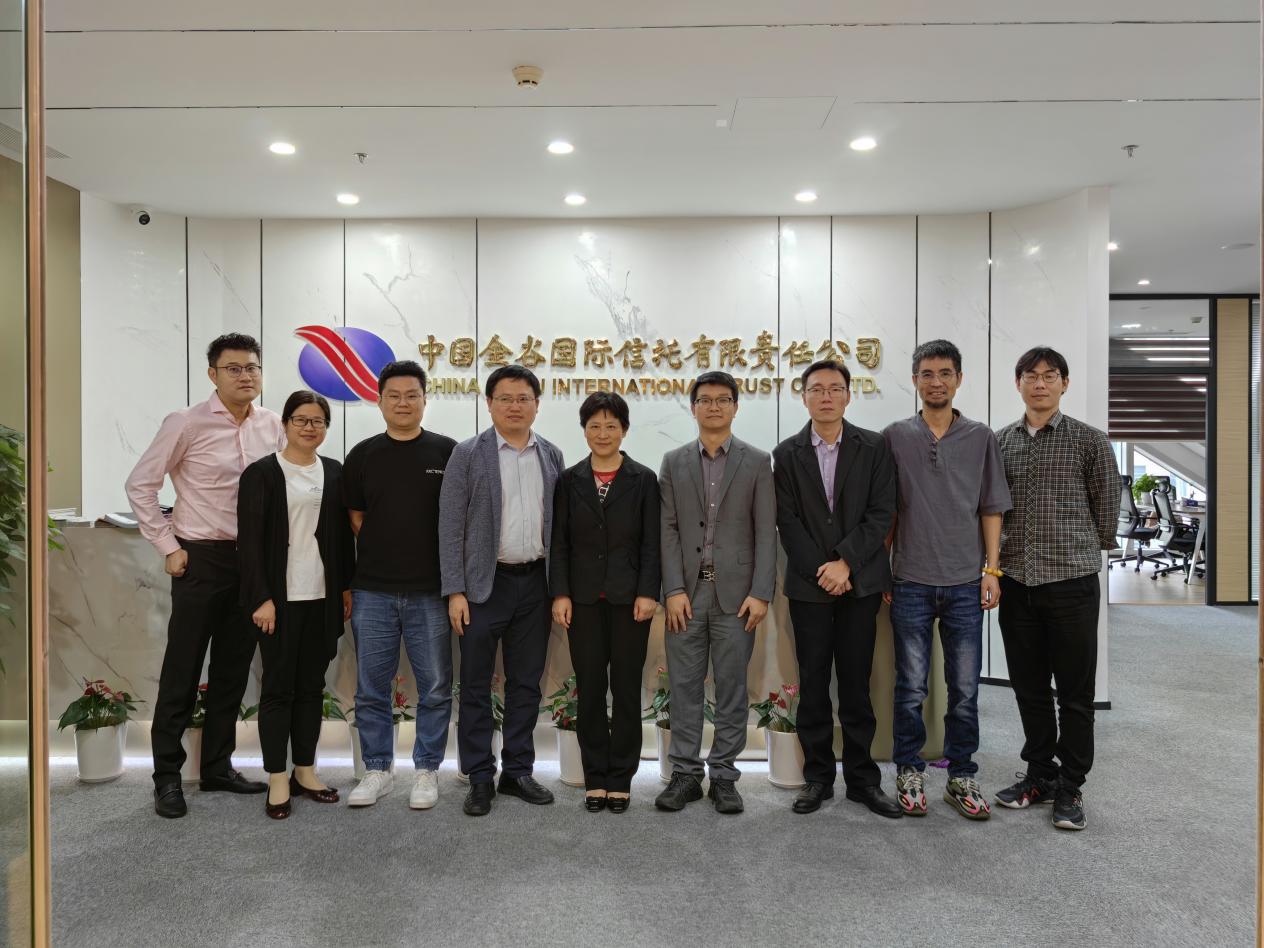 楼玉宇走访社员1.jpg