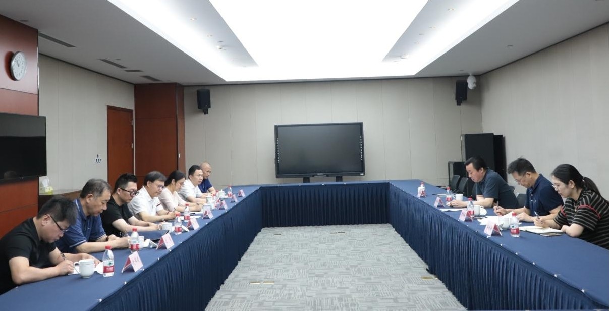 陈部长走访滨江基层委1.jpg